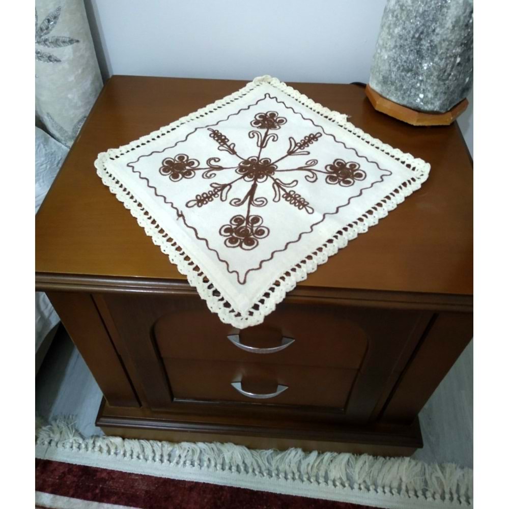Mandaş Tekstil Dantelli El Örme Laseli Peçete (35x35)
