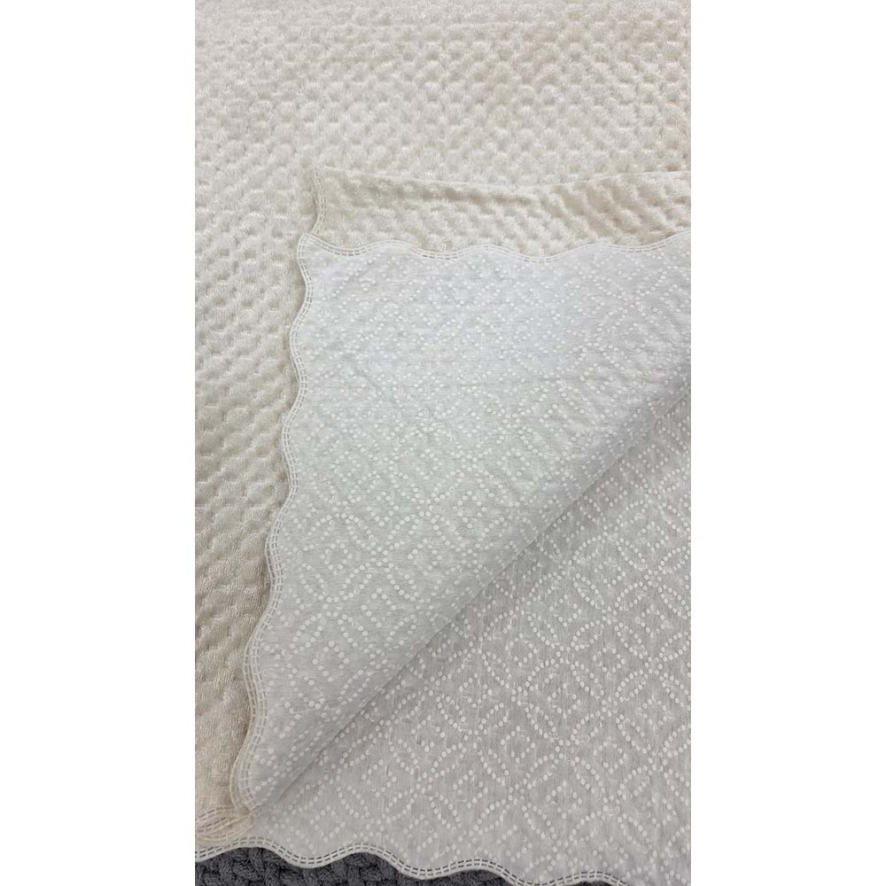 Lüks Kadife Dotlu Kaymaz Koltuk Örtüsü (180x220) - Krem