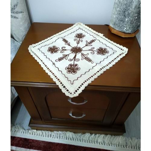 Mandaş Tekstil Dantelli El Örme Laseli Peçete (35x35)